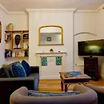 2 Bedroom Home Central London Victoria London