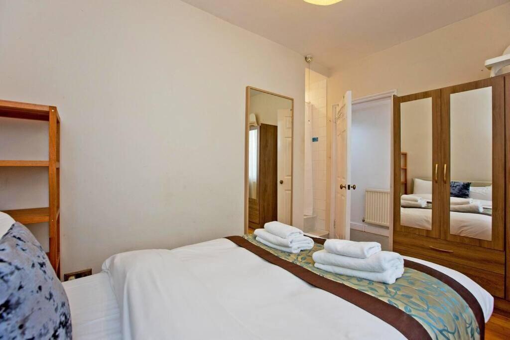Appartamento 2 Bedroom Central Victoria Londra