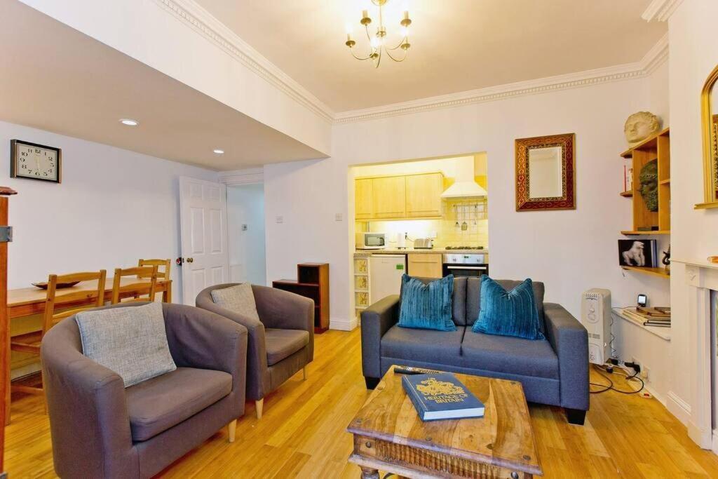 2 Bedroom Central Victoria Appartamento