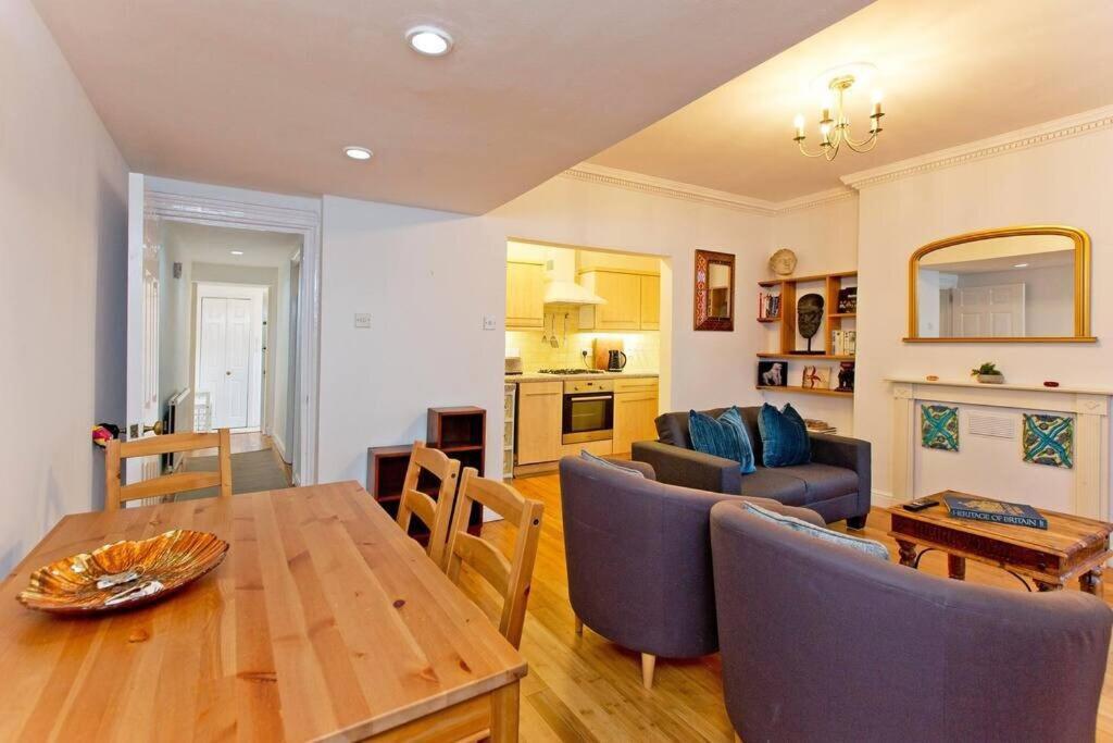 2 Bedroom Central Victoria Appartamento